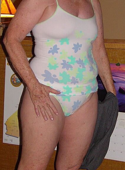 . UK Granny exposed