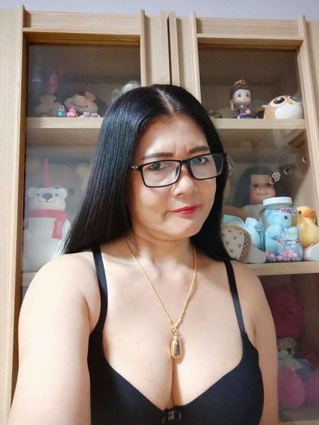 Ibu Thai Big tits