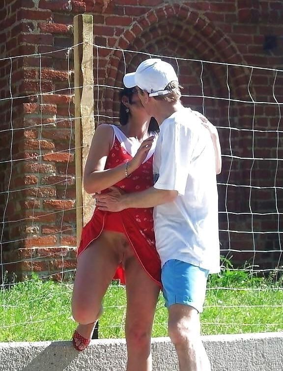 Look No Panties !