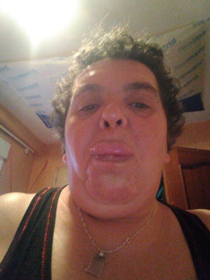 my fat girl takes a selfie