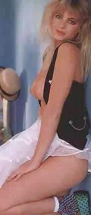 Erika Eleniak