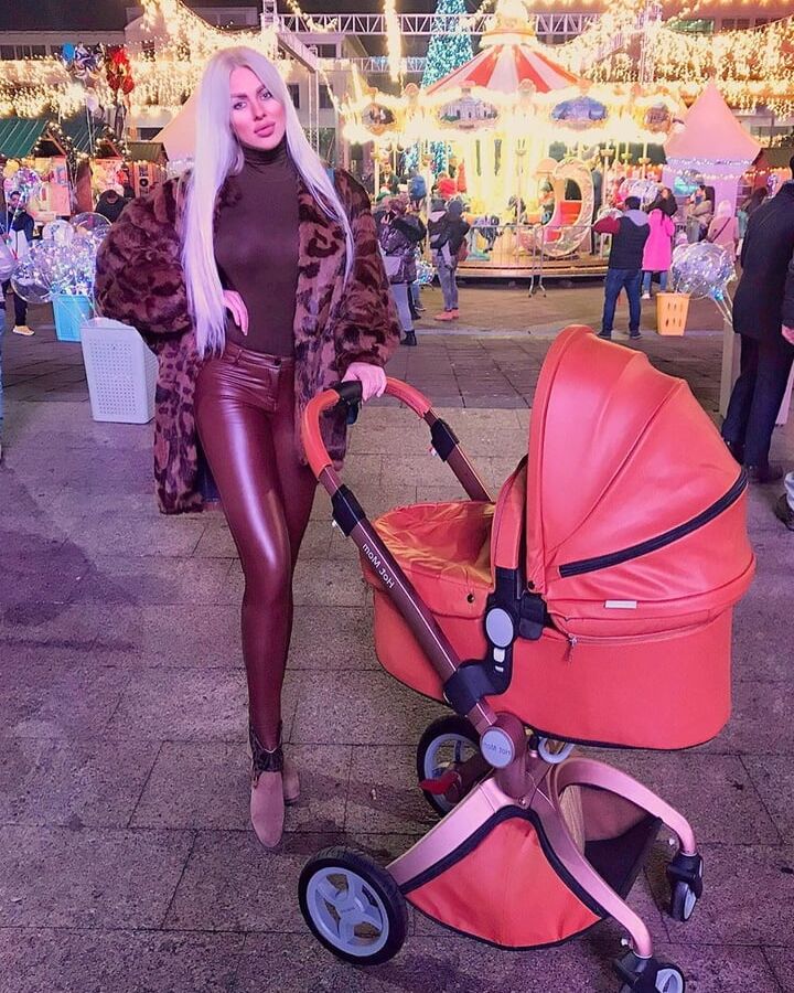 Hot mom preggo Vanja with great body