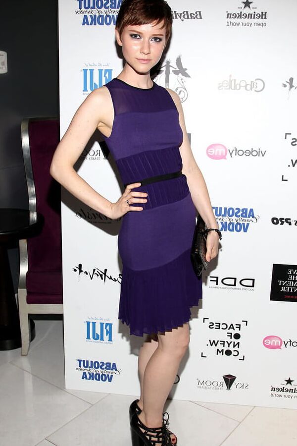 Valorie Curry cute woman