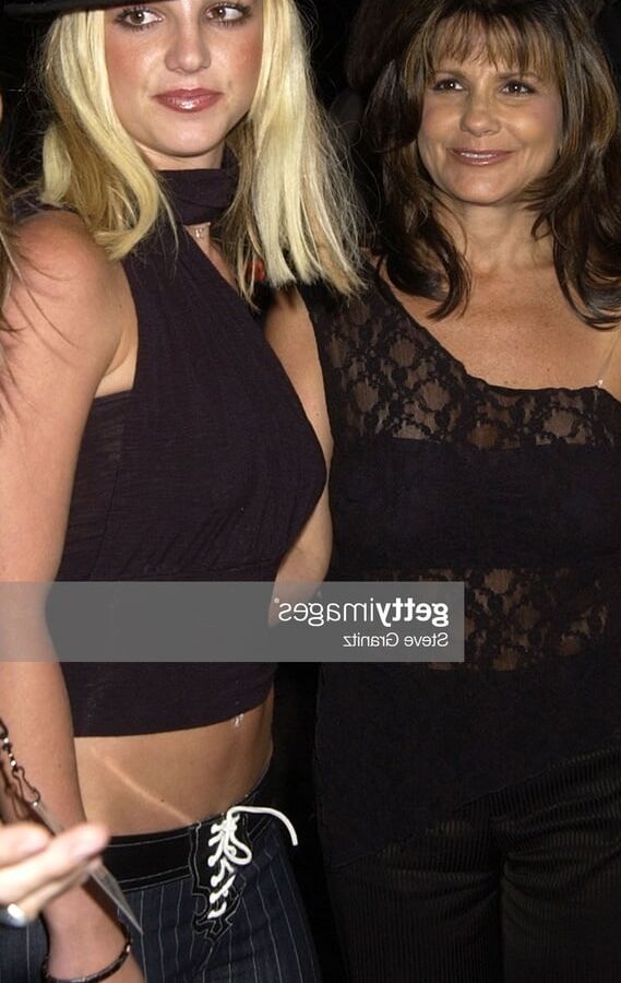Celebrity Boobs - Lynne Spears
