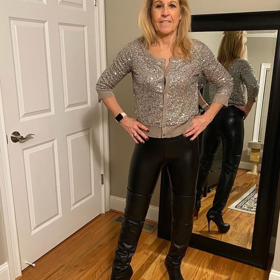 Milfs &amp; Gilfs wearing Boots no.