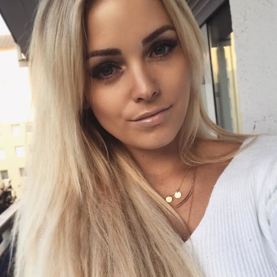 INSTA BABE ANNI