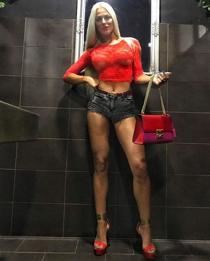 Hot mom preggo Vanja with great body