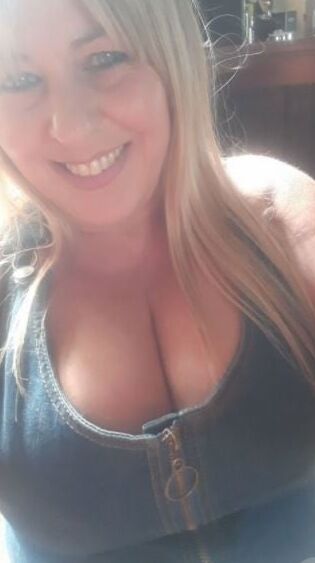Busty Women (Mix)