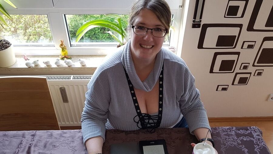 Monique verteilt sie die geile mollige sau