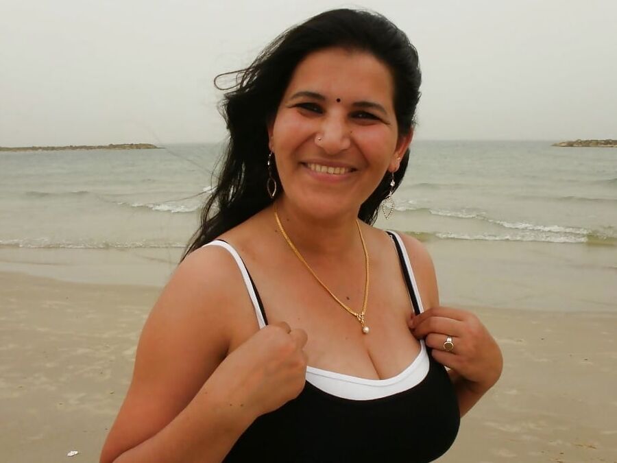 Hot sexy Indian desi MILF tits with sister ()