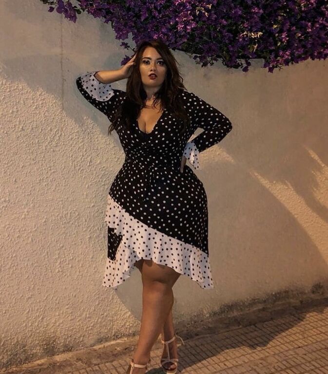 CURVACEOUS ).( BEAUTIES - hourglass figure