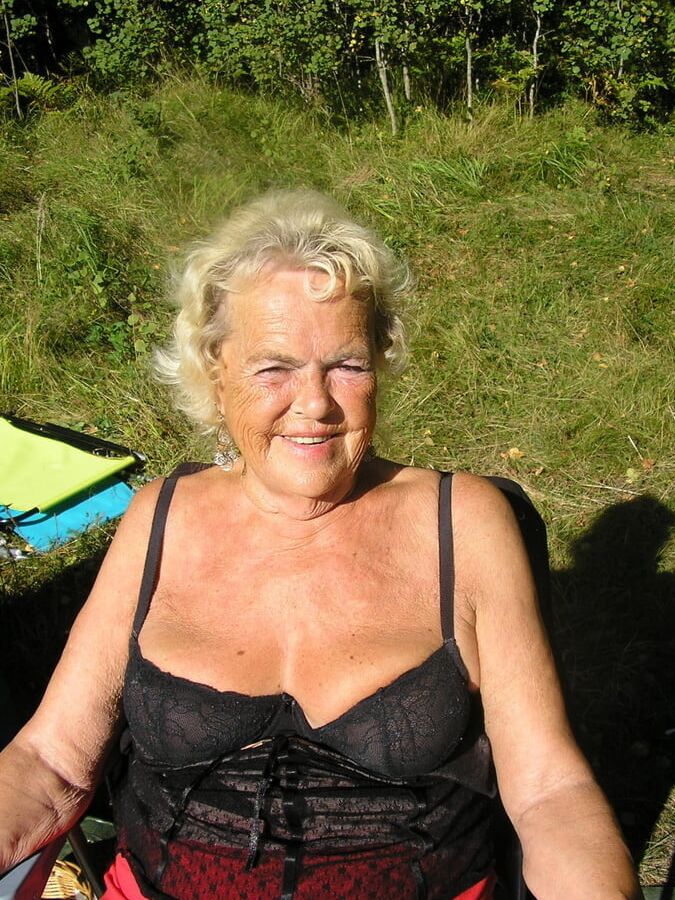 Ladyforsex big titts granny