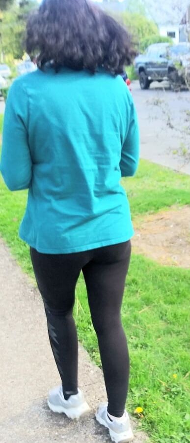 Wifes hot ass in leggings.
