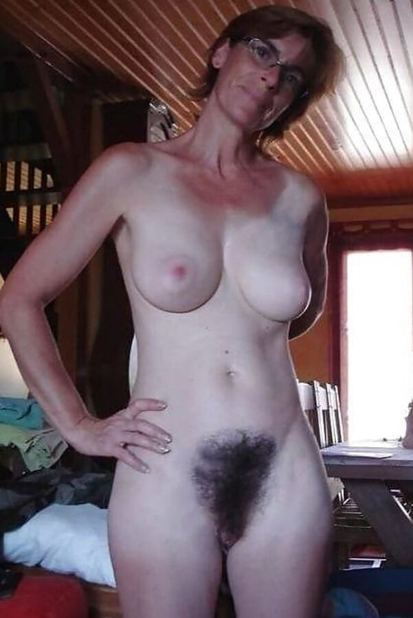 Amateur Cougar Girlfriends !