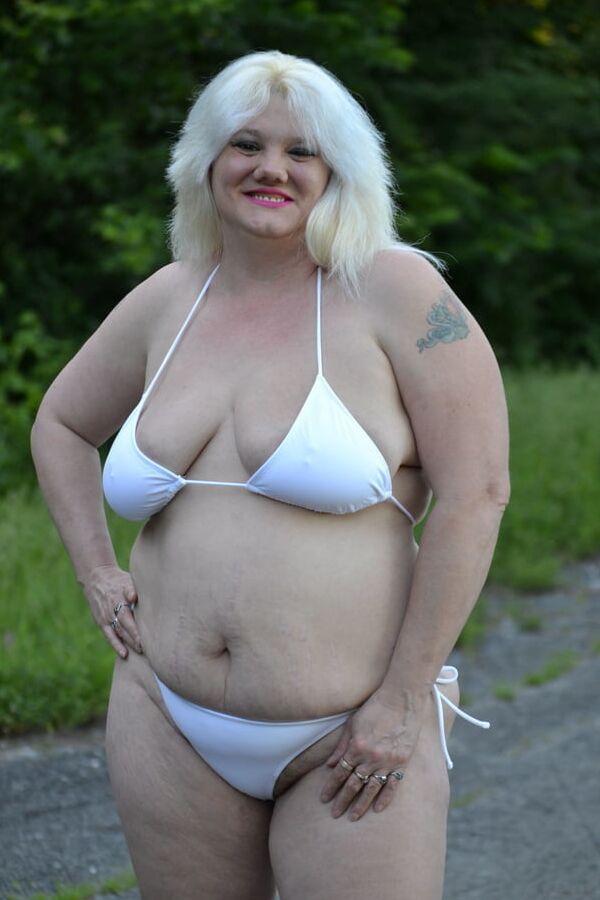 Older and hot (Bikini)