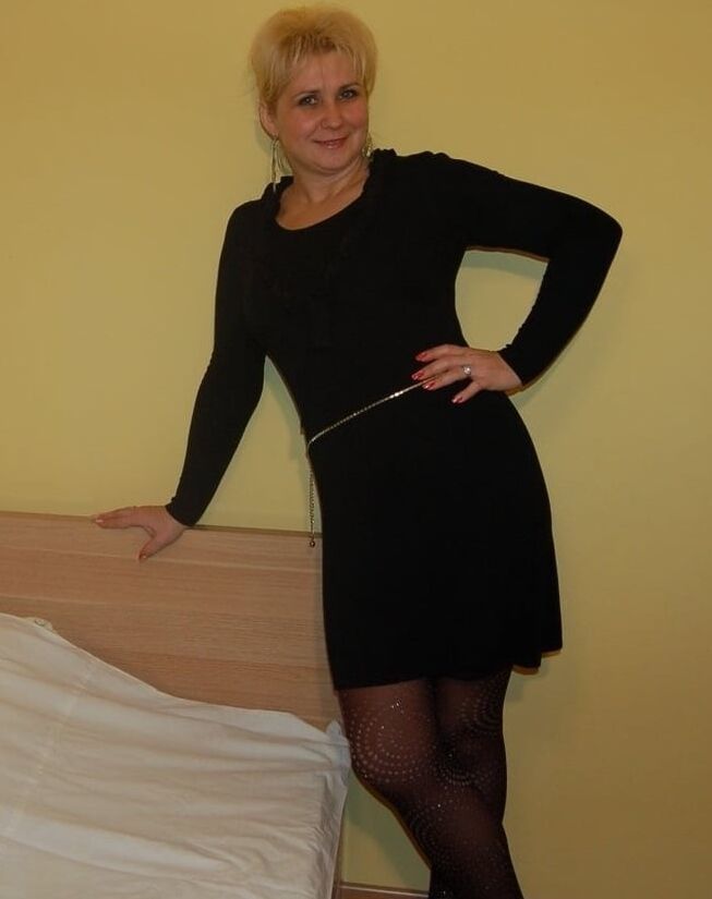 Mature Blonde Russian Bitch in Pantyhose
