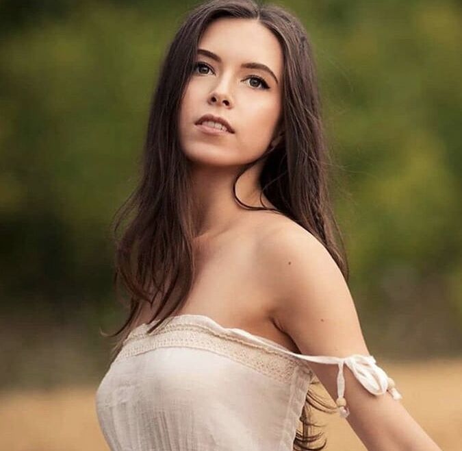 Braless Insta Vixen