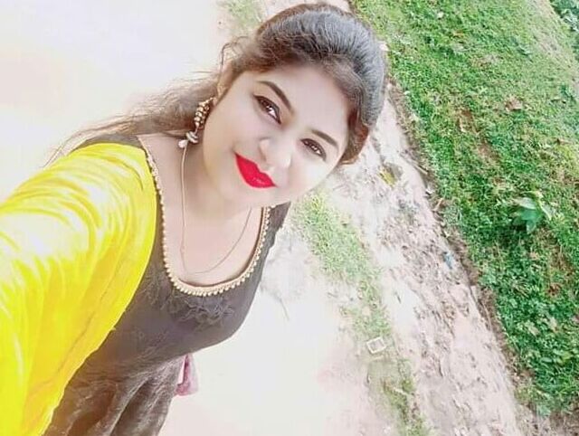 Hot girl arsits