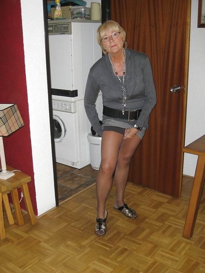 lady age. at home and in the bedroom.