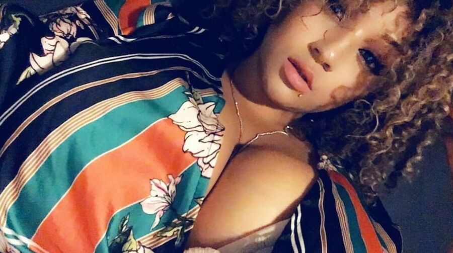Curly hair Latina
