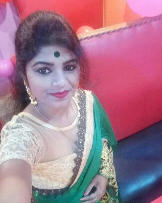 Hot girl arsits