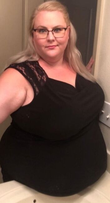 BBW &amp; SSBBW With Resting Bellies