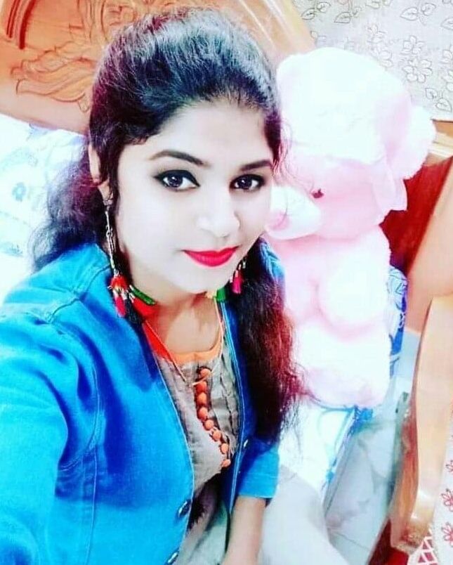 Hot girl arsits