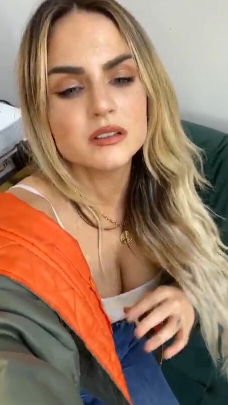 Sexy JoJo - At it Again - No Bra