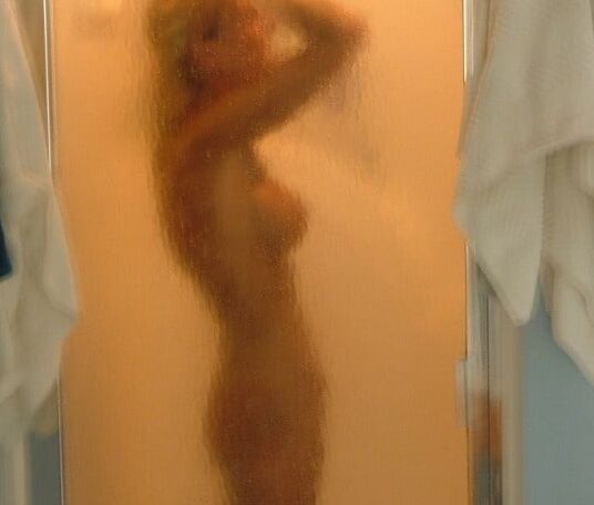 Amateur matures in shower