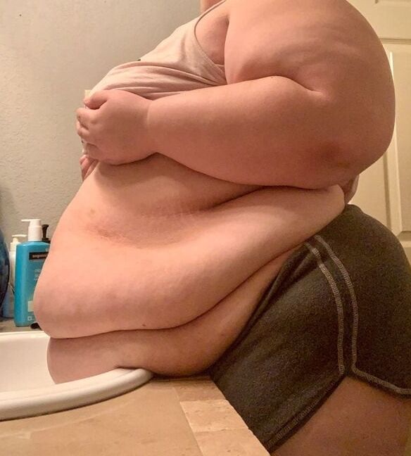 BBW &amp; SSBBW With Resting Bellies