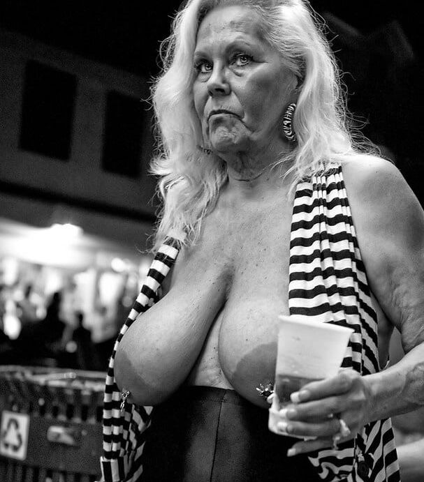 Hot MILFs out and about