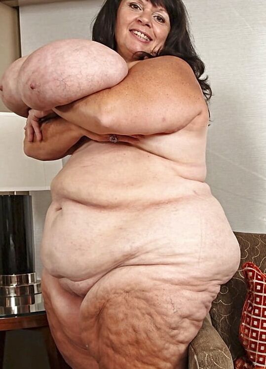 Ssbbw doing it for the hoodie