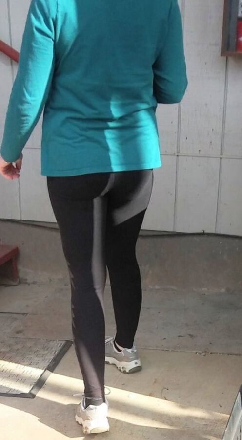 Wifes hot ass in leggings.