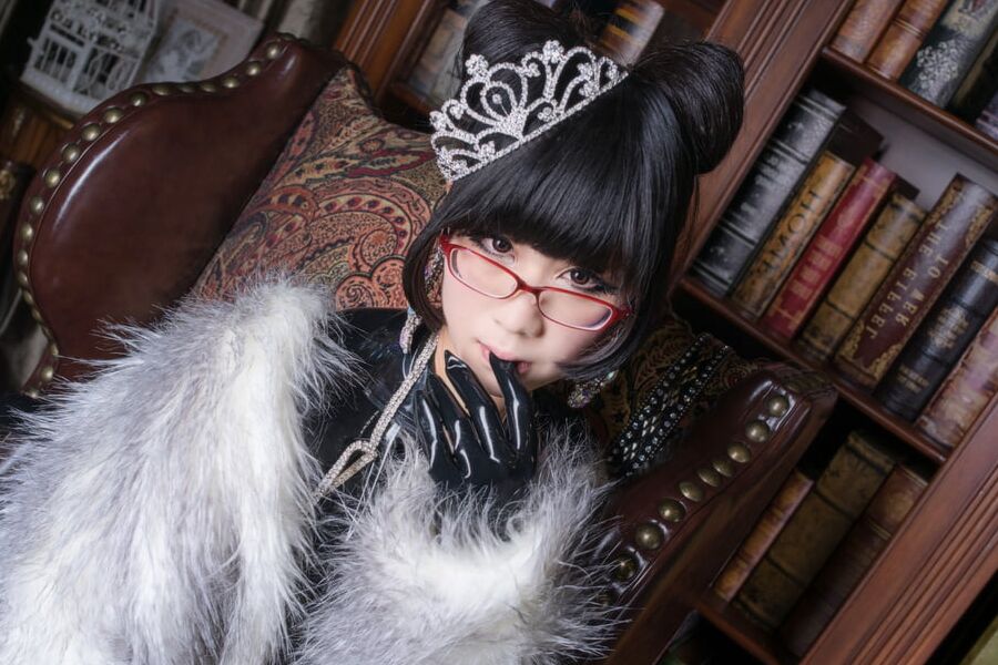 Eri Kitami in sexy black latex suit