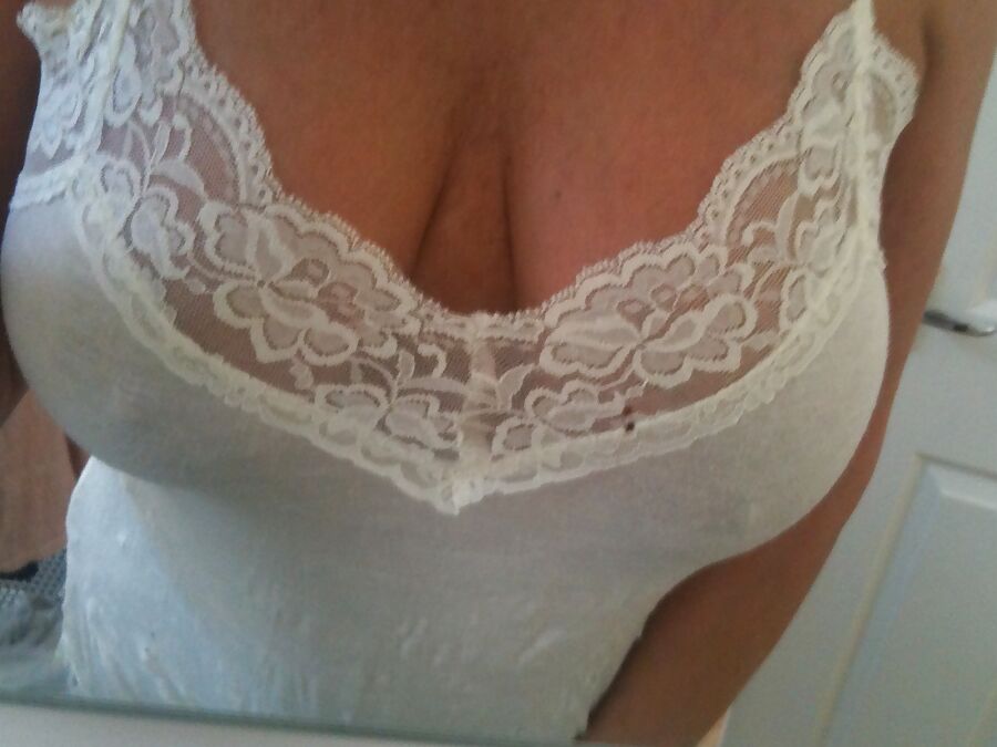 SuZa with chain bra