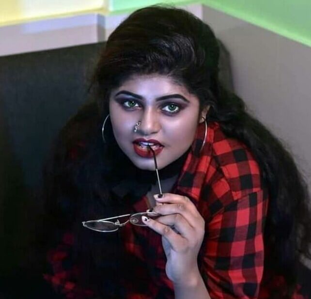 Hot girl arsits