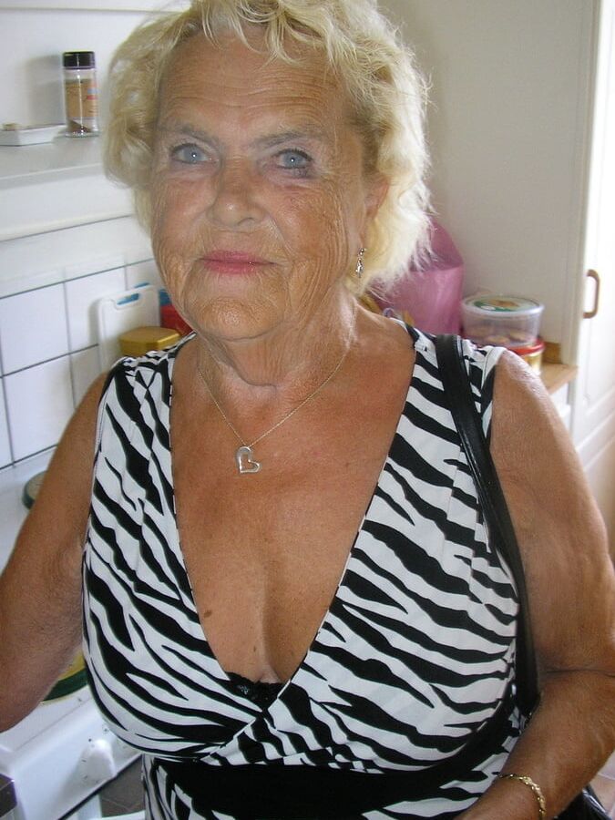 Ladyforsex big titts granny