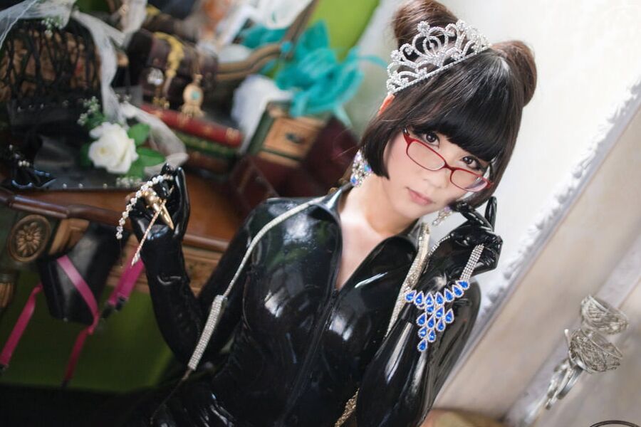 Eri Kitami in sexy black latex suit