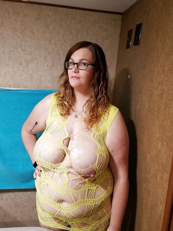 Gorgeous milf for cum explosion