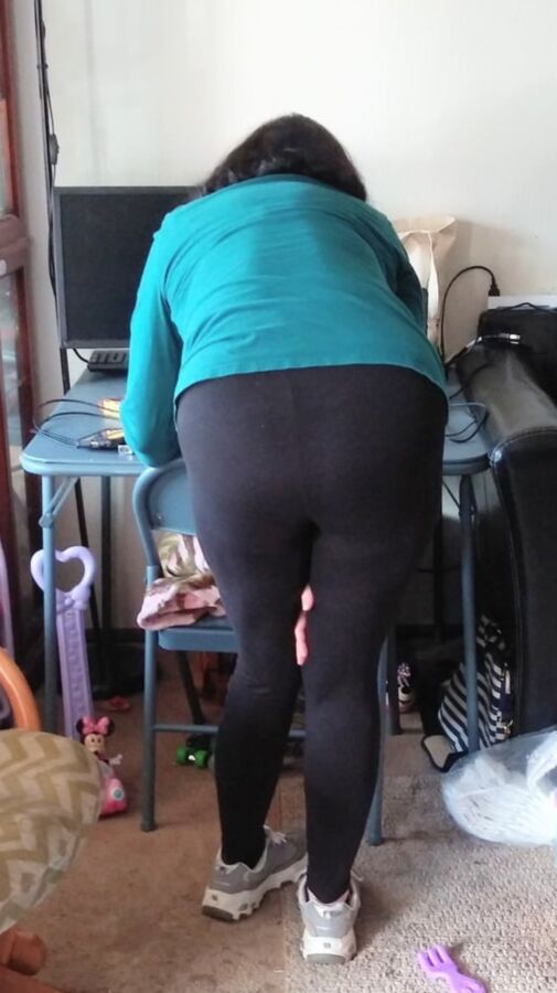 Wifes hot ass in leggings.