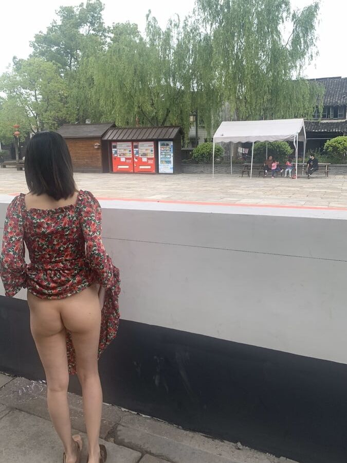 Chinese air hostess gives blowjob