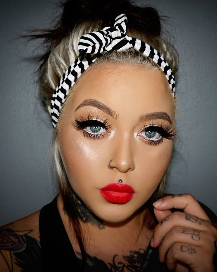 Princess Taya makeup fetish lipstick red lips