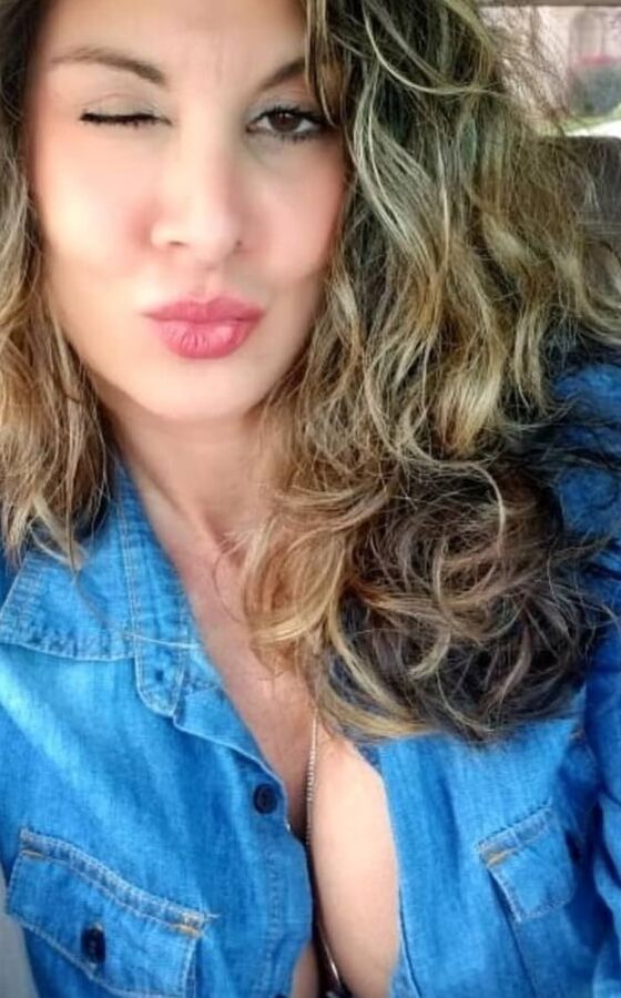 Sexy flirting brunette Milf exposed as webslut