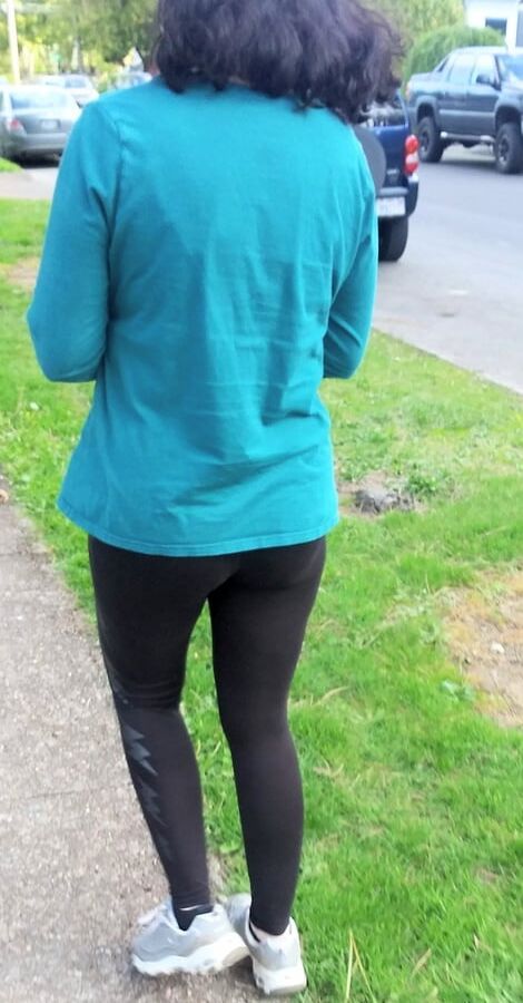 Wifes hot ass in leggings.