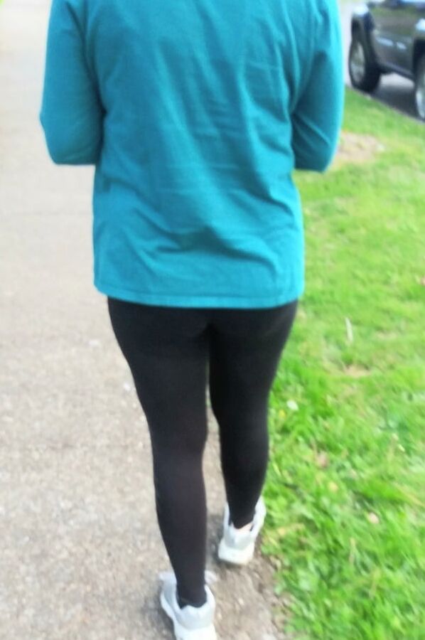 Wifes hot ass in leggings.