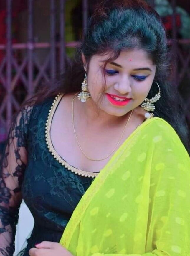 Hot girl arsits