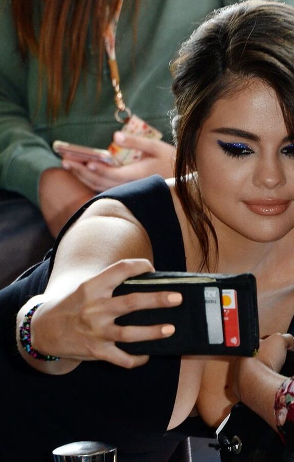 SELENA GOMEZ ... HOT BOOBS !!!