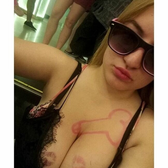 cette paire de seins trop lourd salope fcbk
