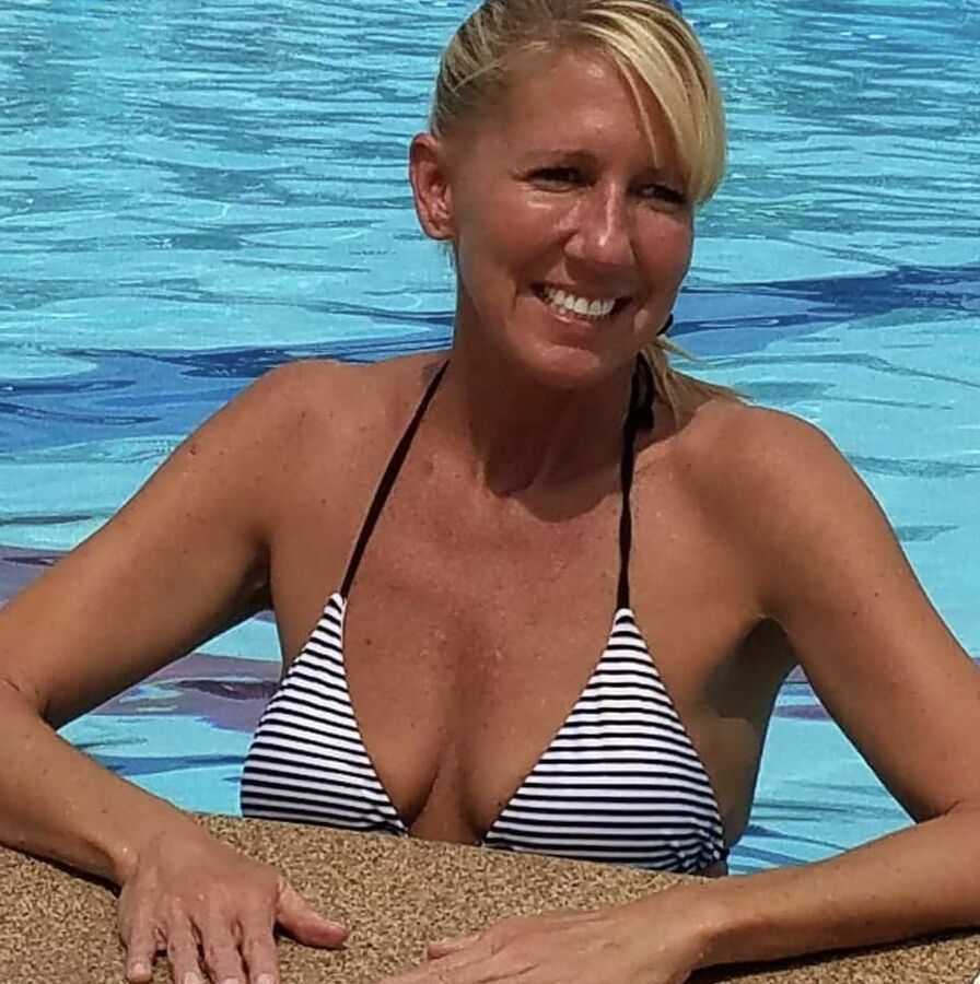 Gorgeous Blonde Milf Housewife from Missouri