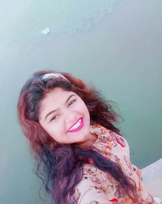 Hot girl arsits
